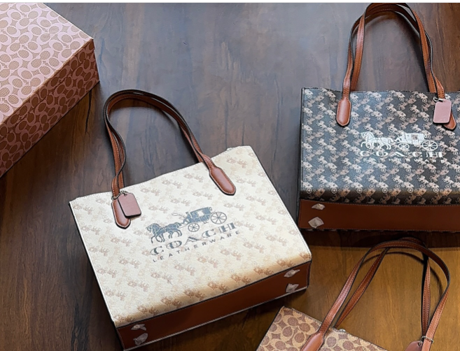 Ace Tote Bag 26 With Horse And Carriage Print