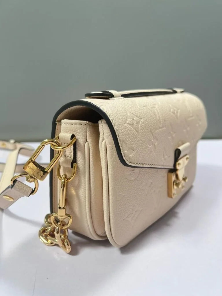 louis vuitton Pochette Métis East West