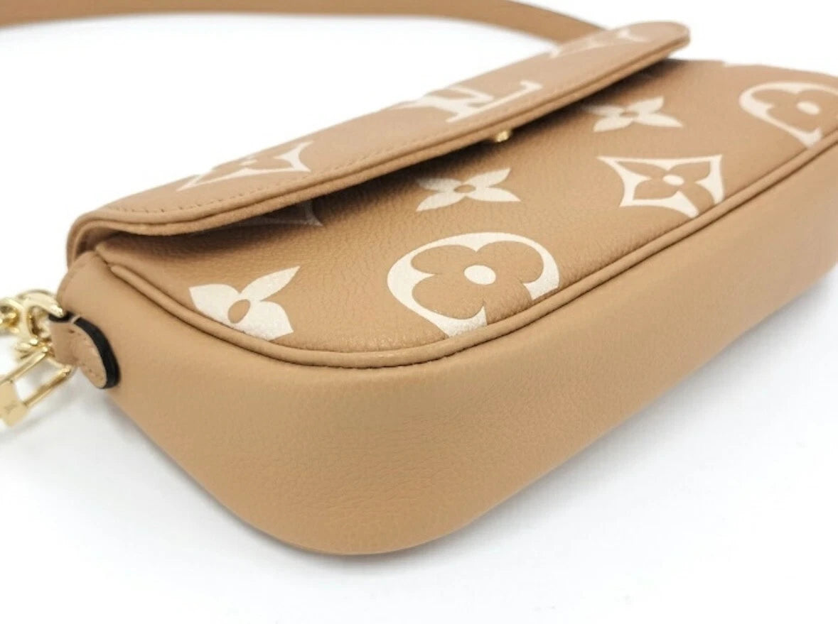 LOUIS VUITTON Chain Wallet