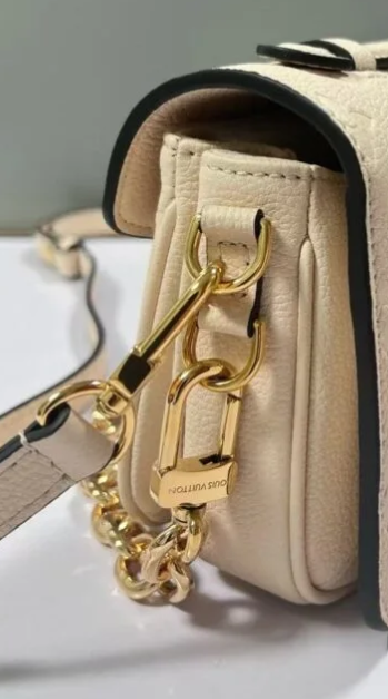 louis vuitton Pochette Métis East West