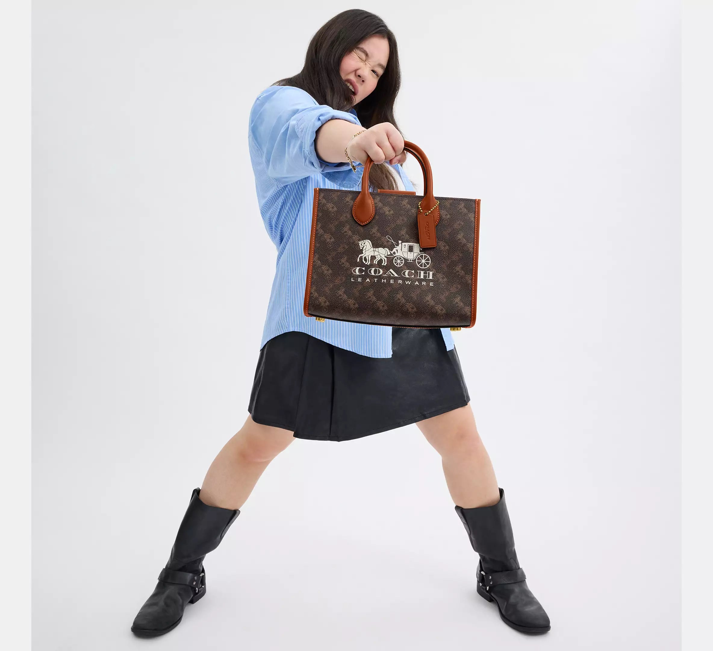 Ace Tote Bag 26 With Horse And Carriage Print