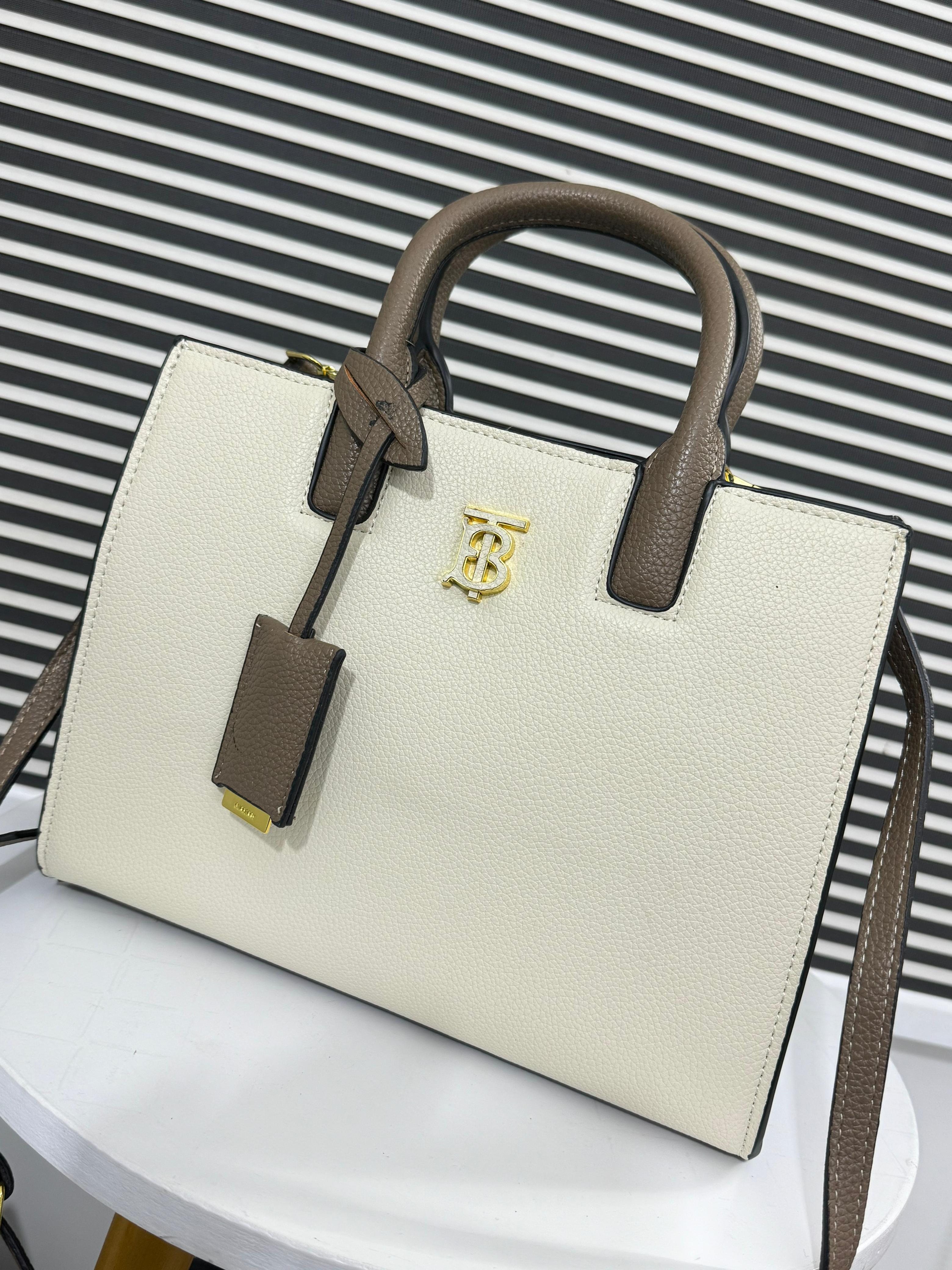 BURBERRY Frances leather top-handle bag jnd