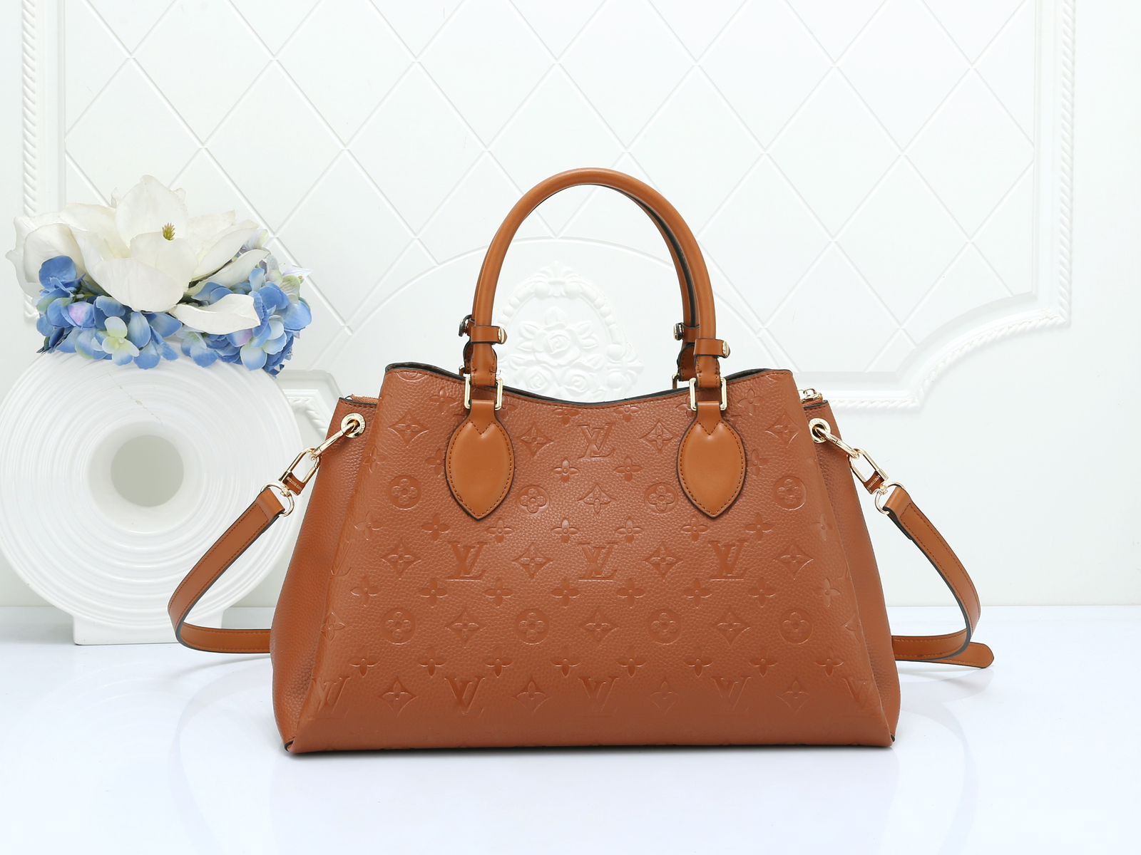 Louis Vuitton Vendôme MM Handbag in brown monogram canvas with gold-tone hardware