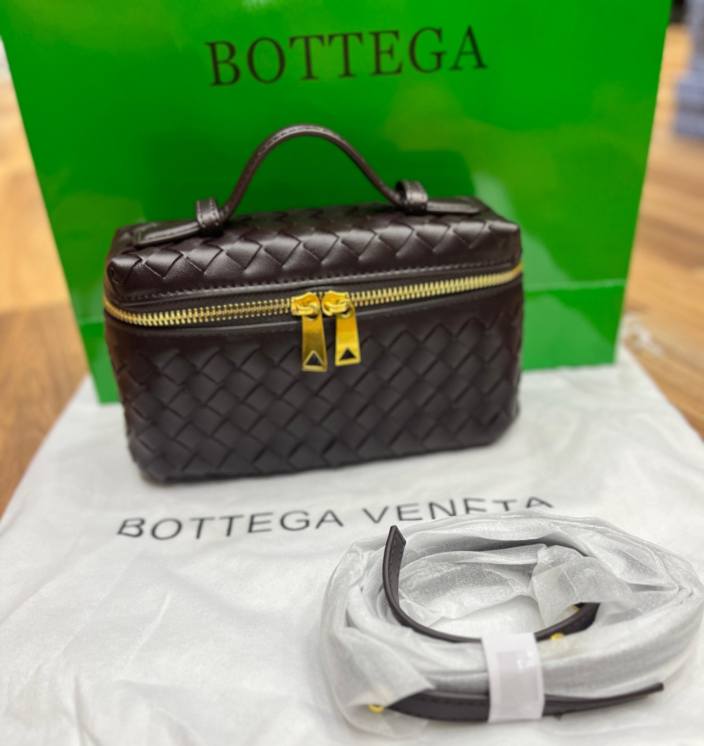 BOTTEGA VENETA*
Bang Bang Intrecciato leather vanity case