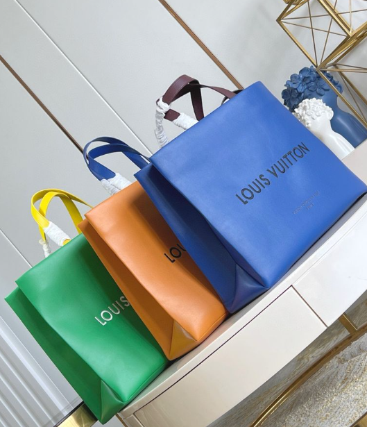 Louis Vuitton Shopper Tote MM bag.