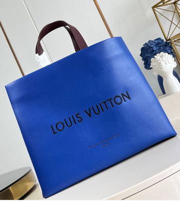 Louis Vuitton Shopper Tote MM bag.