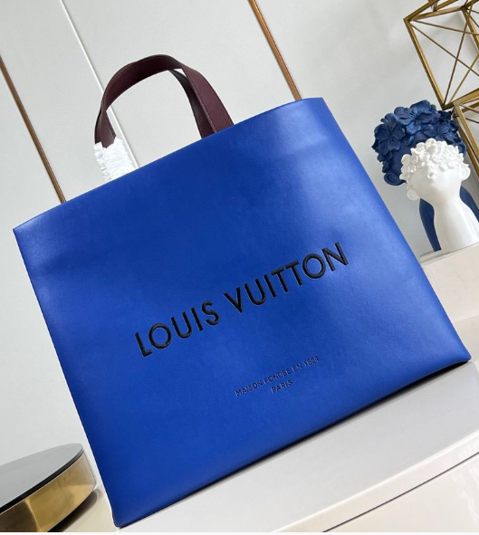 Louis Vuitton Shopper Tote MM bag.