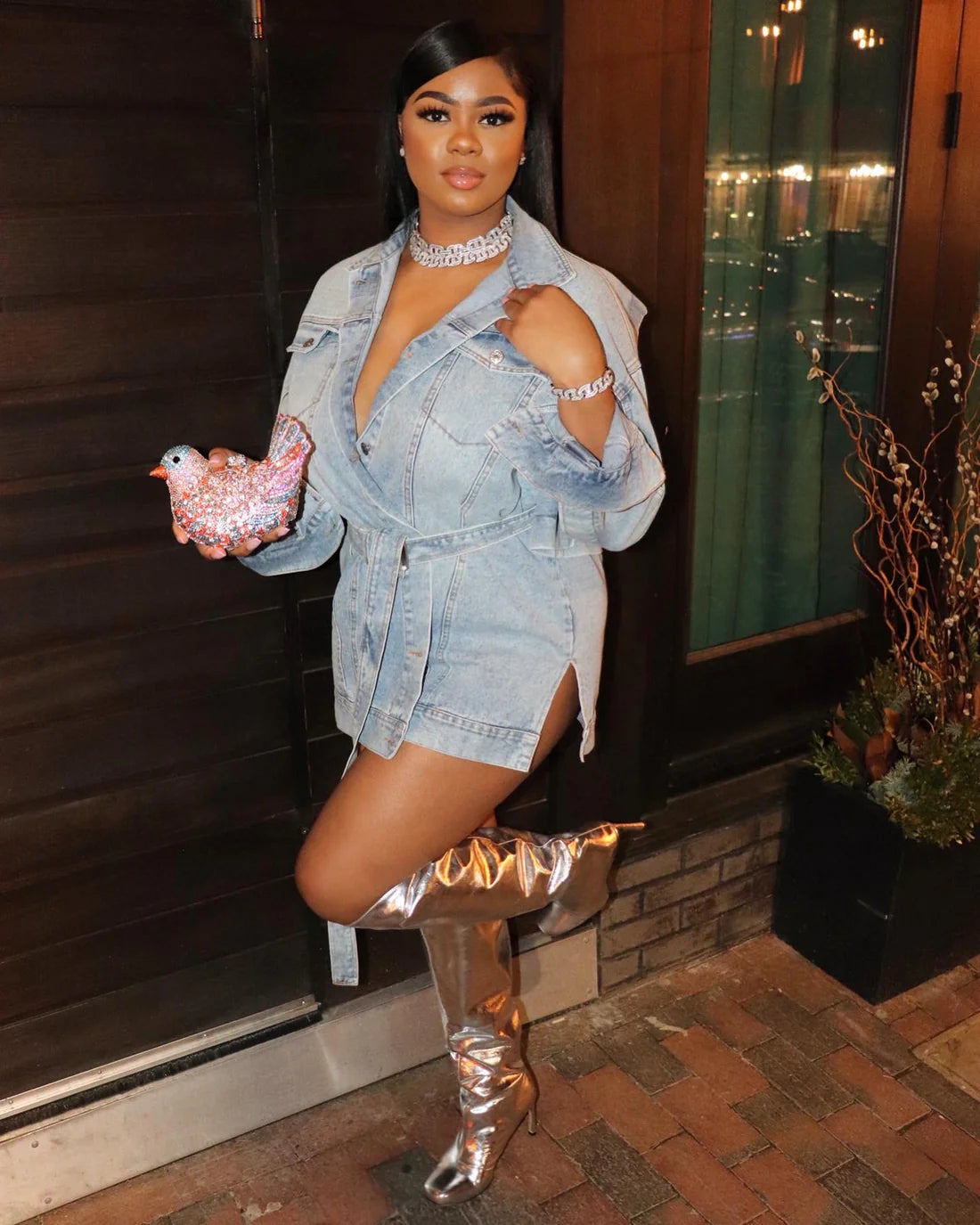 Glamour Grabs Sparkling Bird Statement Clutch