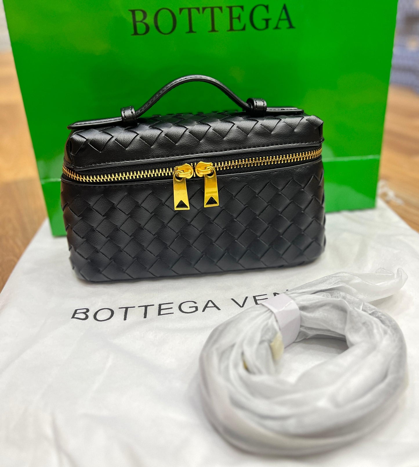 BOTTEGA VENETA*
Bang Bang Intrecciato leather vanity case