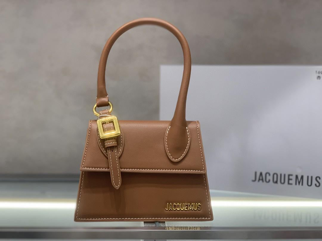 Jacquemus Le Chiquito Moyen Boucle Bag