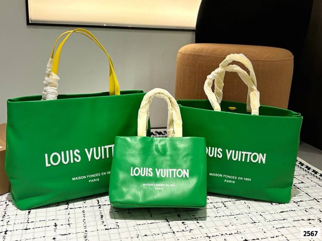 Louis Vuitton Shopper Tote MM bag.