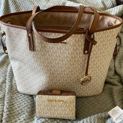 Michael Kors Tote Bags (brown/white) with clutch