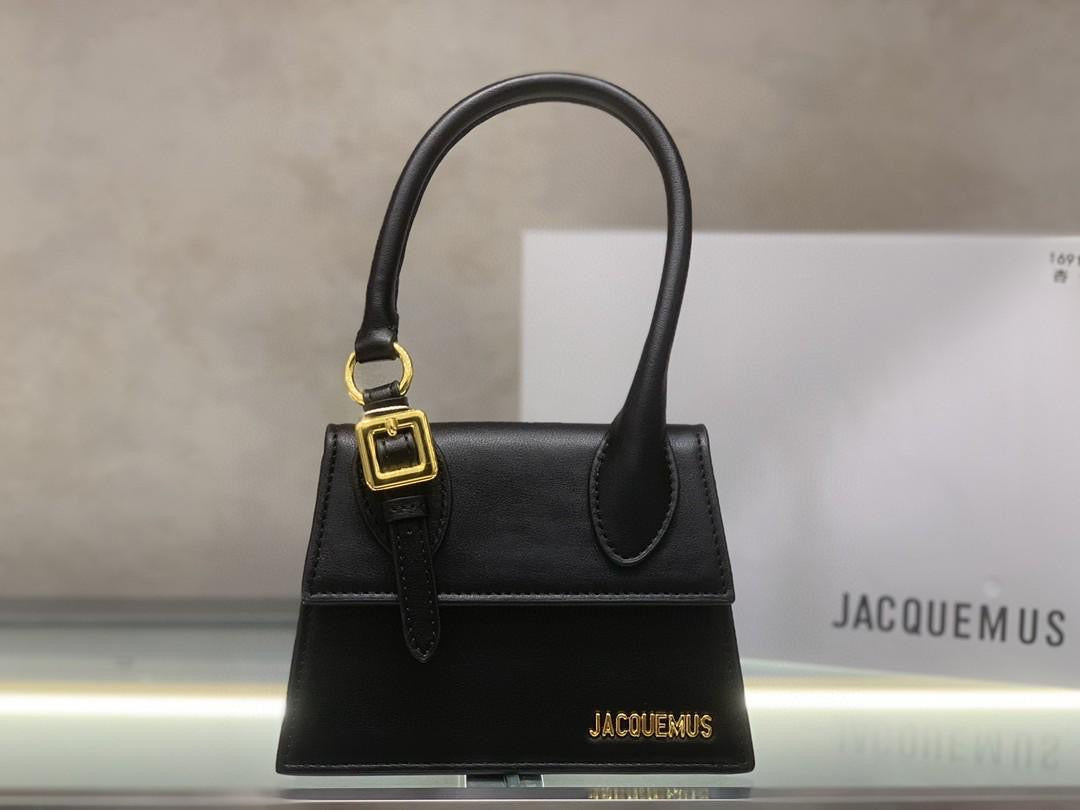 Jacquemus Le Chiquito Moyen Boucle Bag