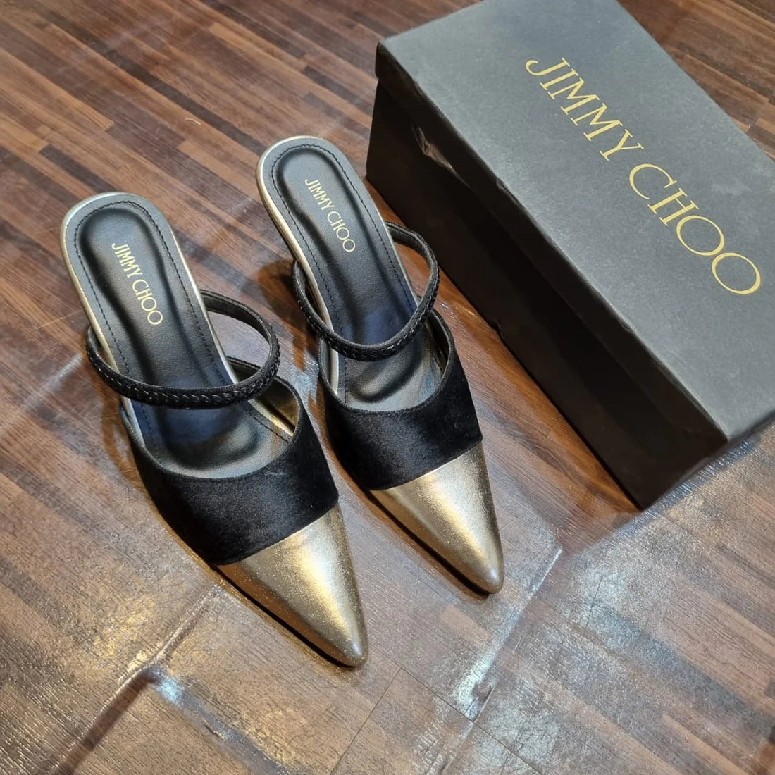 Jimmy Choo Pointed Toe Heels (black/gold)