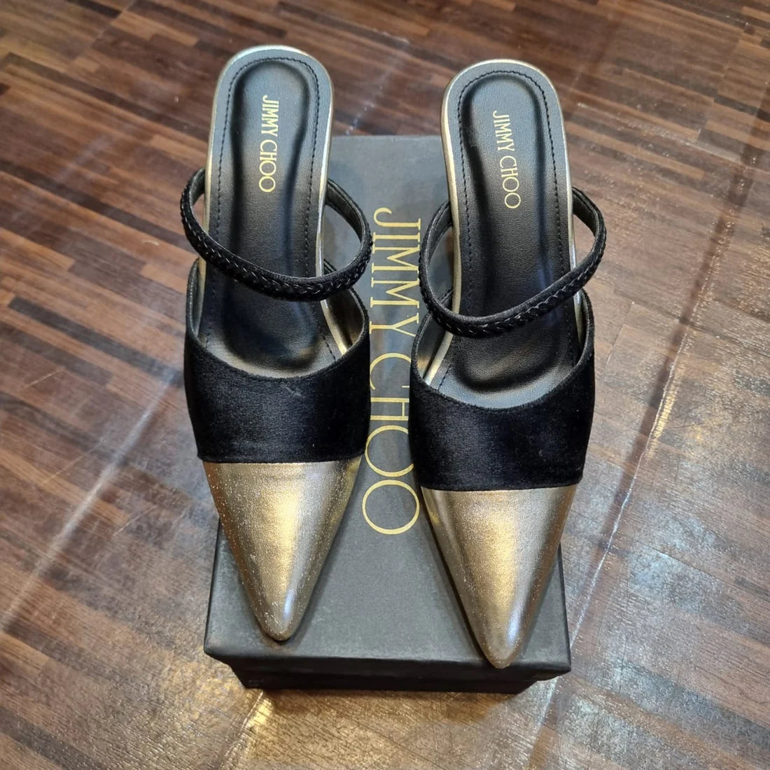 Jimmy Choo Pointed Toe Heels (black/gold)