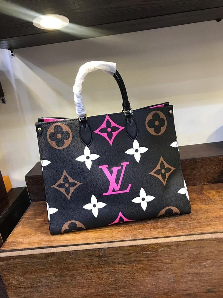 Louis Vuitton On the Go Tote Bag (black)