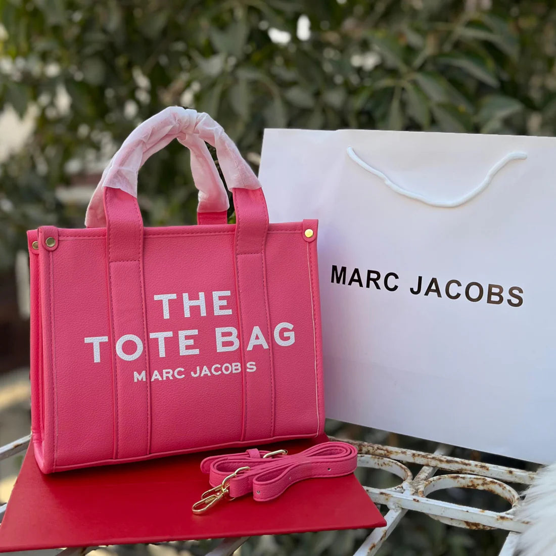 Marc Jacobs Elegant Pink Tote – Premium Quality