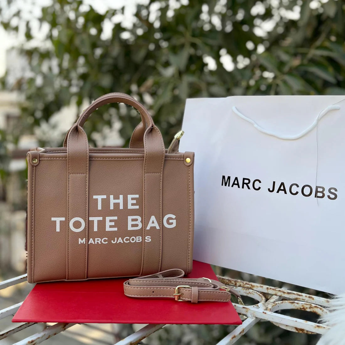 Marc Jacobs Elegant Brown Tote – Premium Quality