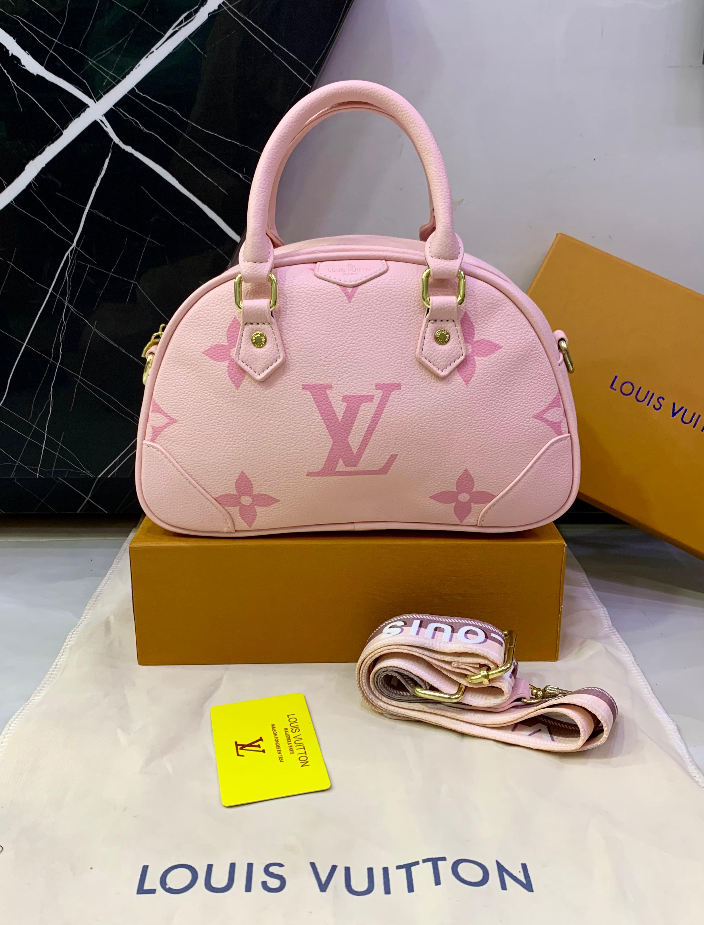 LOUIS VUITTON  CROSSBODY Bags