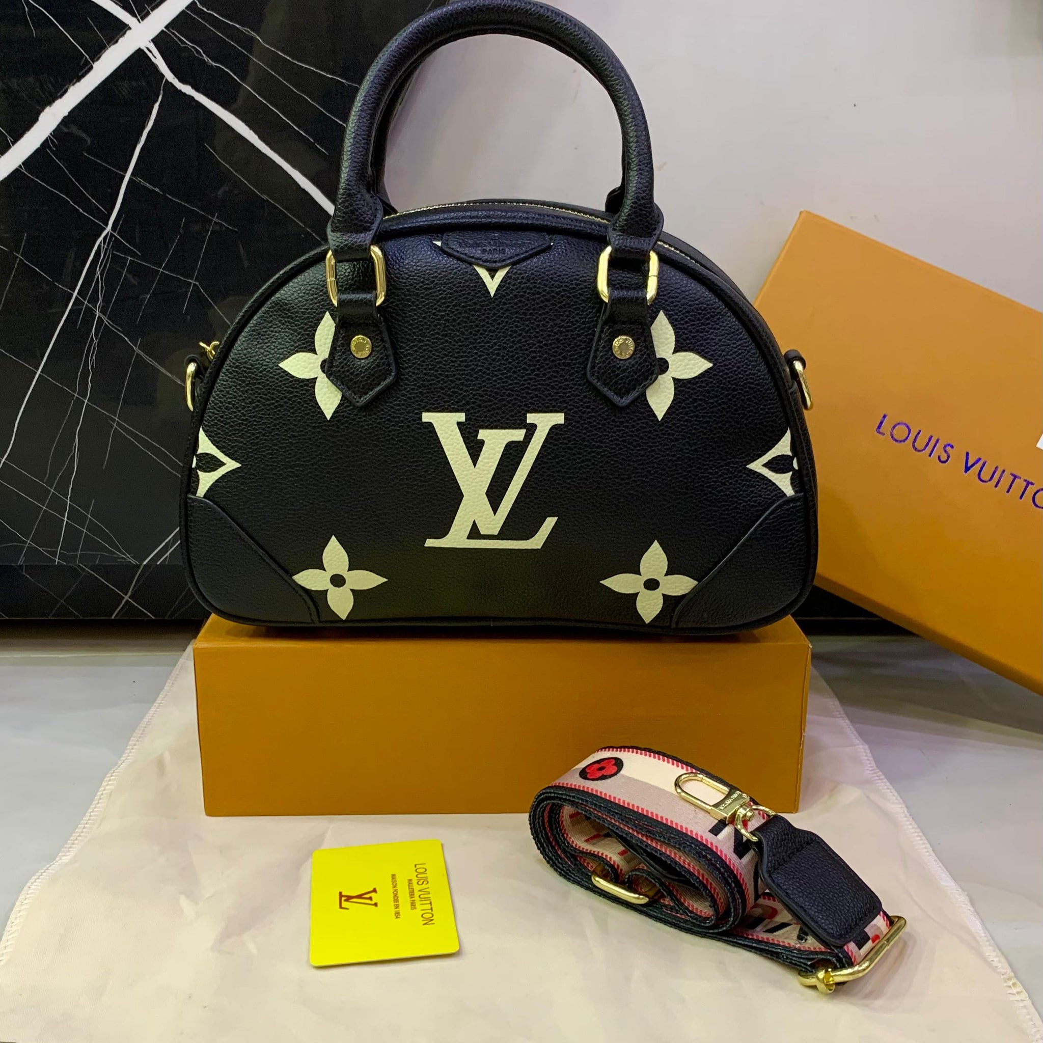 LOUIS VUITTON  CROSSBODY Bags