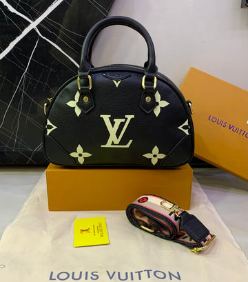 LOUIS VUITTON  CROSSBODY Bags
