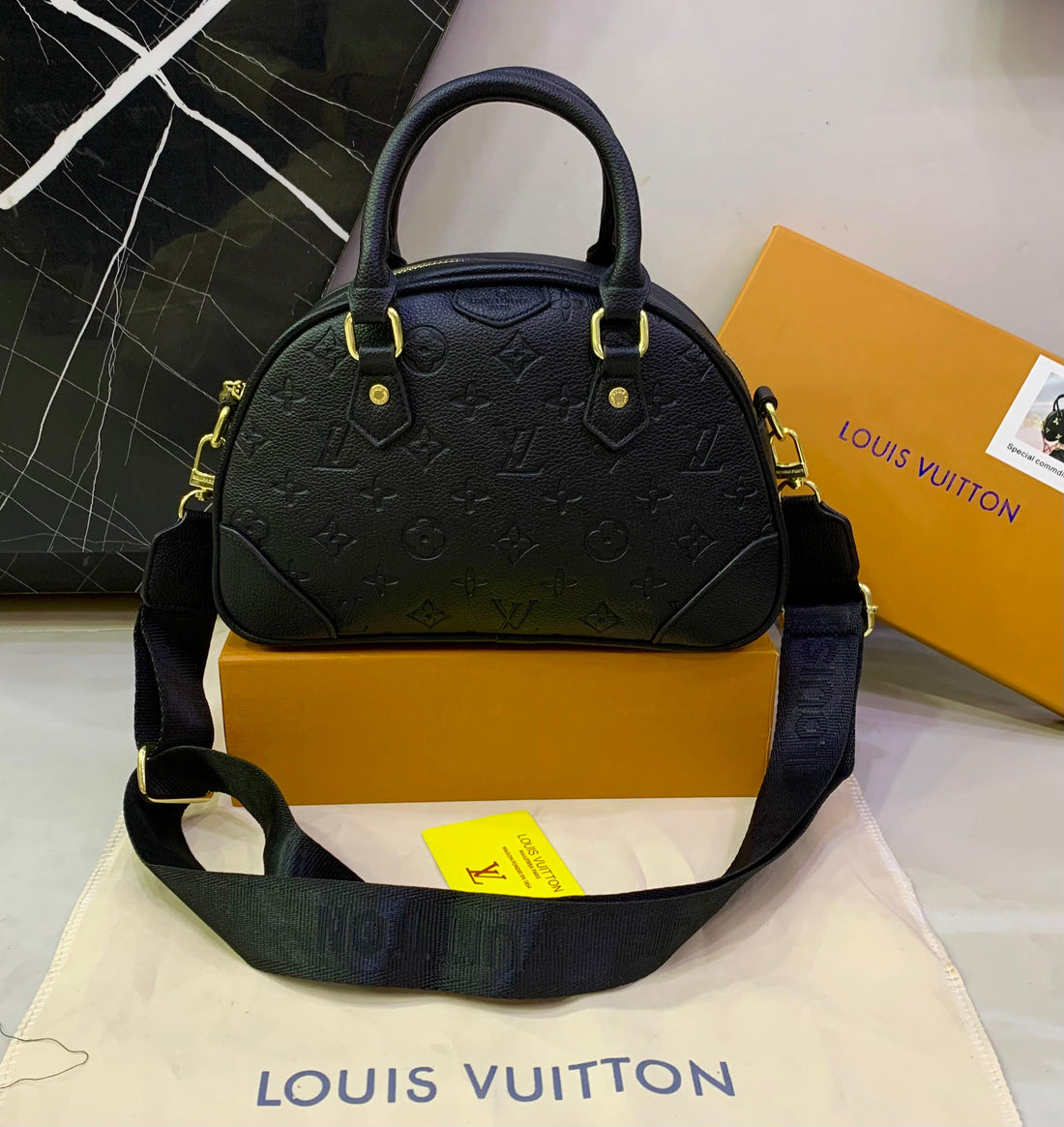 LOUIS VUITTON  CROSSBODY Bags