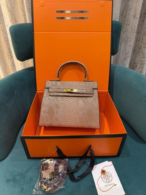 Hermès Kelly 28cm Crocodile Palladium Hardware