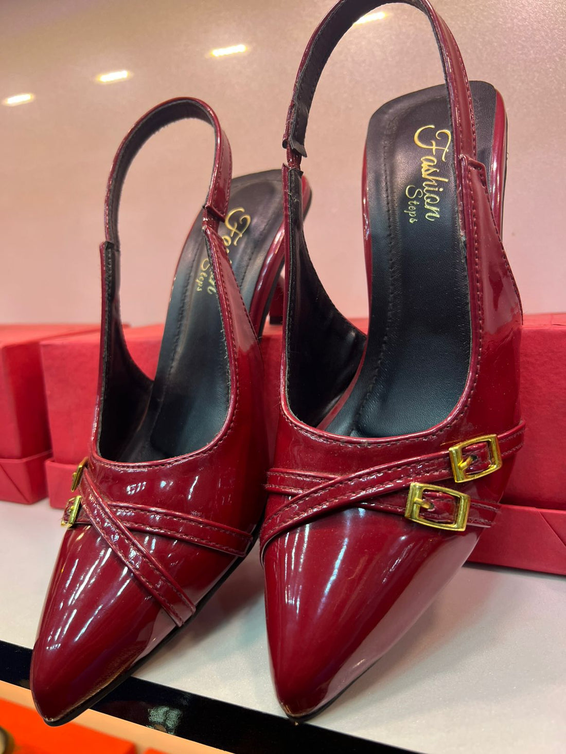 GlamAura brand logo – premium fashion label specializing in women’s bags and stylish accessories.