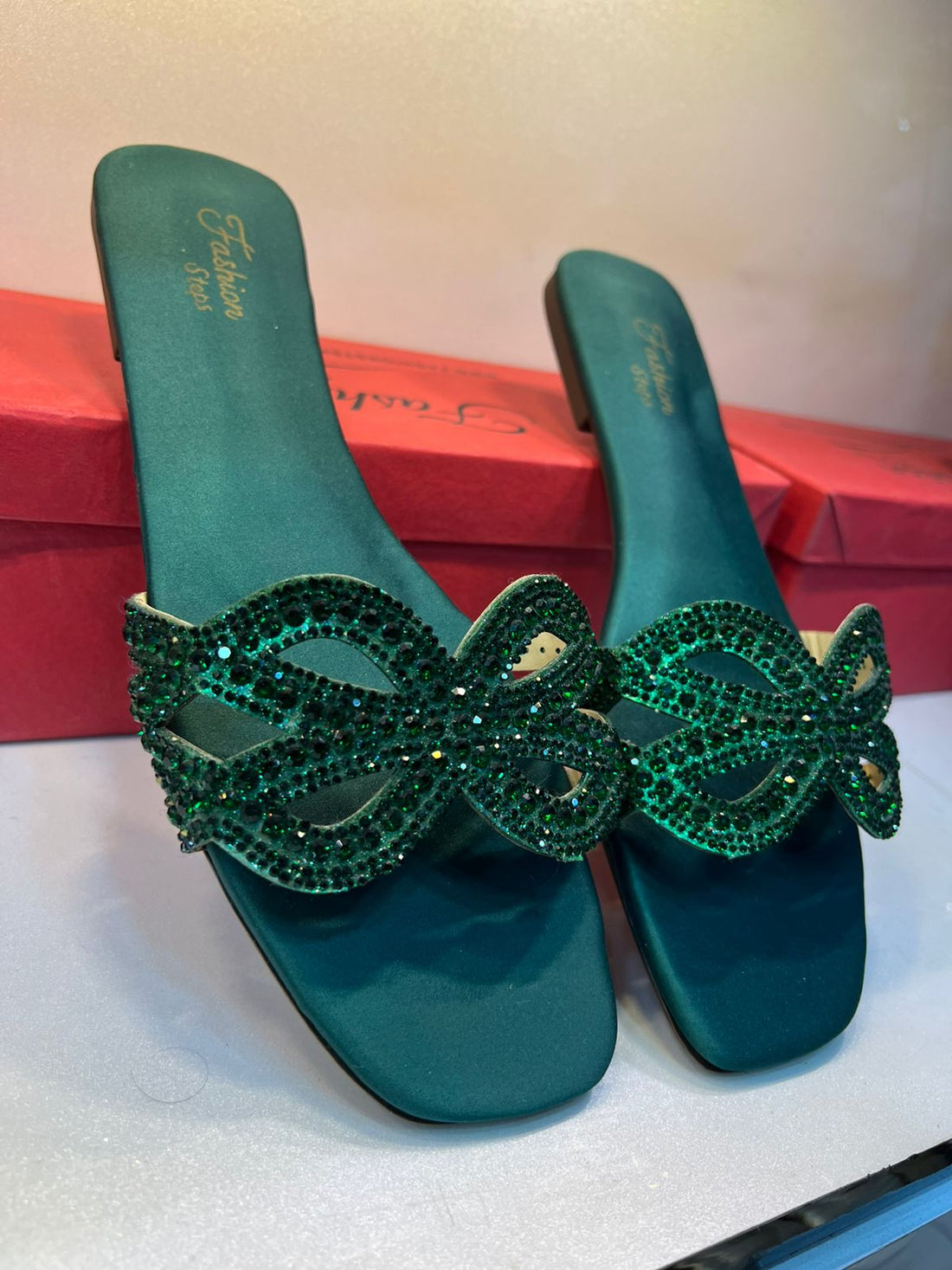Front view of GlamStep flats – elegant women’s footwear with a minimalist design for casual and formal wear.